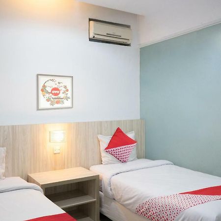 Oyo 1253 Hotel Wisata Jambi Bagian luar foto